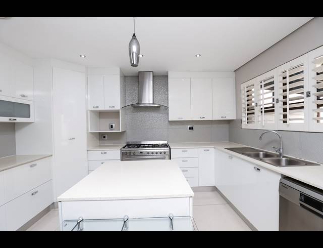 4 BEDROOM TOWNHOUSE FOR SALE IN IZINGA